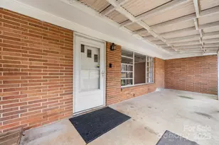 1177 2nd St Pl SE, Hickory, NC 28602 - Photo 2