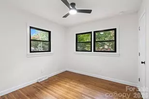 2430 Dora Dr, Charlotte, NC 28215 - Photo 10