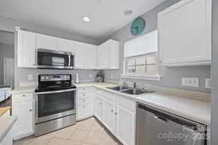 211 Butler Pl, Fort Mill, SC 29715 - Photo 10