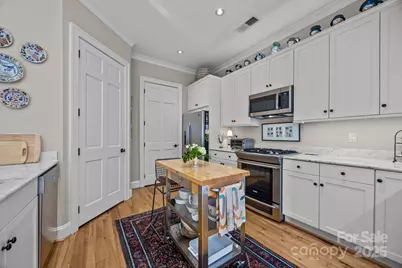 477 Fenton Place, Charlotte, NC 28207 - Photo 8