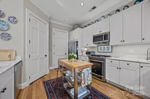 477 Fenton Pl, Charlotte, NC 28207 - Photo 8