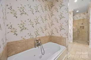 477 Fenton Pl, Charlotte, NC 28207 - Photo 16