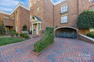 477 Fenton Pl, Charlotte, NC 28207 - Photo 2