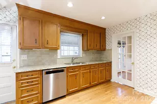 8219 Cliffside Dr, Charlotte, NC 28270 - Photo 10