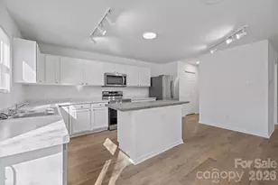 8618 Herons Pond Ct, Charlotte, NC 28215 - Photo 6