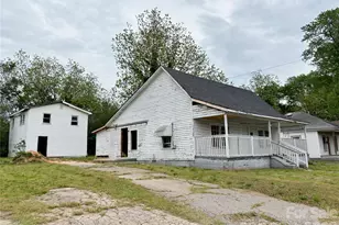 104 E Church St, Dallas, NC 28034 - Photo 2