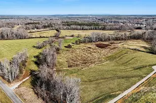 498 Carolina Ridge Rd, Gaffney, SC 29341 - Photo 2