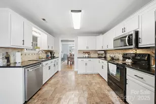 3392 Overbrook Dr, Conover, NC 28613 - Photo 12