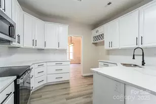 9410 Mitchell Glen Dr, Charlotte, NC 28277 - Photo 6