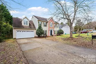 8725 Holly Creek Ct, Charlotte, NC 28216 - Photo 1