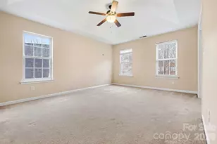 8725 Holly Creek Ct, Charlotte, NC 28216 - Photo 4