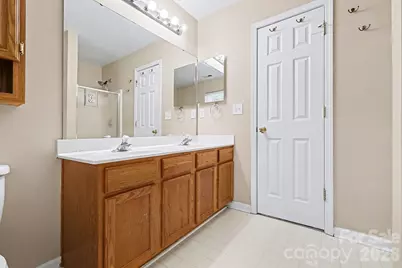 8725 Holly Creek Court, Charlotte, NC 28216 - Photo 14