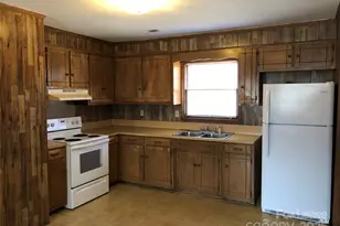 355 Sunny Hill Dr, Lincolnton, NC 28092 - Photo 2