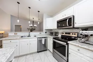 16354 Redstone Mountain Ln, Charlotte, NC 28277 - Photo 10