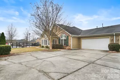 5518 Prosperity View Drive, Charlotte, NC 28269 - Photo 2