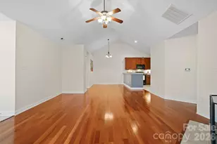 5518 Prosperity View Dr, Charlotte, NC 28269 - Photo 6