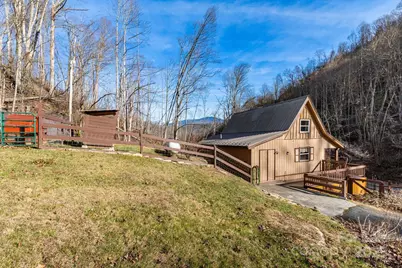 1010 & 1014 Melton Branch Road, Bakersville, NC 28705 - Photo 20