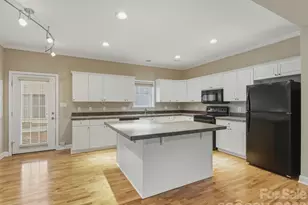 4330 Laurel Hill Ln, Charlotte, NC 28217 - Photo 4