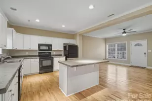 4330 Laurel Hill Ln, Charlotte, NC 28217 - Photo 2