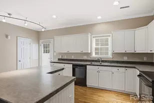 4330 Laurel Hill Ln, Charlotte, NC 28217 - Photo 4