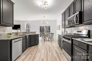 7735 Beaker Ct, Charlotte, NC 28269 - Photo 6