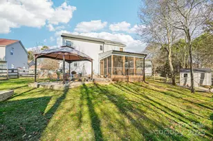 10105 Sparkling Brook Ct, Charlotte, NC 28214 - Photo 38