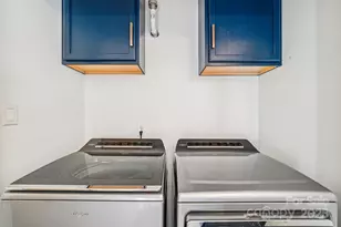 10105 Sparkling Brook Ct, Charlotte, NC 28214 - Photo 14