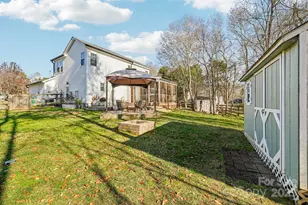 10105 Sparkling Brook Ct, Charlotte, NC 28214 - Photo 36