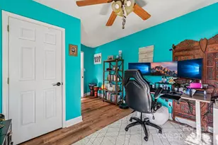 10105 Sparkling Brook Ct, Charlotte, NC 28214 - Photo 28