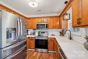 10105 Sparkling Brook Ct, Charlotte, NC 28214 - Photo 10