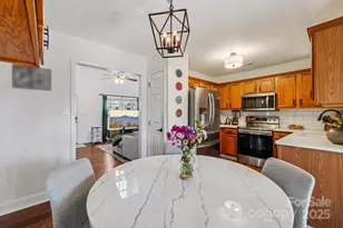 10105 Sparkling Brook Ct, Charlotte, NC 28214 - Photo 8