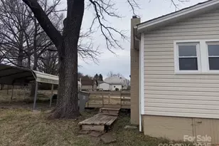 410 Spruce St SW, Lenoir, NC 28645 - Photo 4