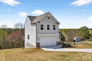 2410 Stonehaven Dr, Albemarle, NC 28001 - Photo 2