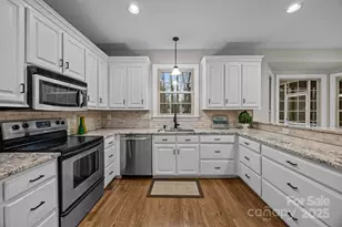 17433 Glassfield Dr, Huntersville, NC 28078 - Photo 2