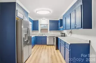 5326 Dolphin Ln, Charlotte, NC 28215 - Photo 1