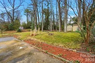 5326 Dolphin Ln, Charlotte, NC 28215 - Photo 24