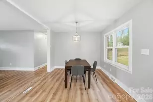 5326 Dolphin Ln, Charlotte, NC 28215 - Photo 6