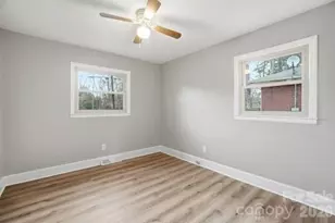5326 Dolphin Ln, Charlotte, NC 28215 - Photo 22