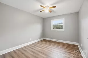 5326 Dolphin Ln, Charlotte, NC 28215 - Photo 20