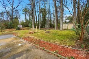 5326 Dolphin Ln, Charlotte, NC 28215 - Photo 24