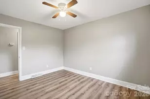 5326 Dolphin Ln, Charlotte, NC 28215 - Photo 22