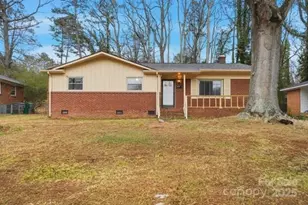 5326 Dolphin Ln, Charlotte, NC 28215 - Photo 2