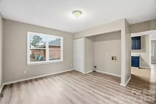 5326 Dolphin Ln, Charlotte, NC 28215 - Photo 10