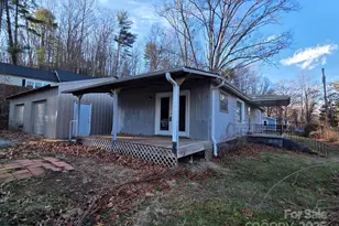 709 Wickins Dr, Hendersonville, NC 28791 - Photo 2