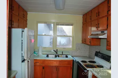 709 Wickins Drive, Hendersonville, NC 28791 - Photo 14