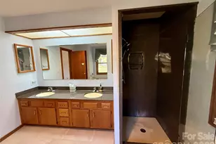 2001 Plum Tree Ln, Hendersonville, NC 28739 - Photo 12