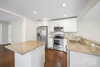 6907 Glenmoor Drive, Charlotte, NC 28214 - Photo 10