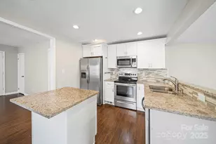 6907 Glenmoor Dr, Charlotte, NC 28214 - Photo 10