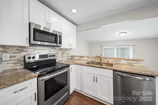 6907 Glenmoor Dr, Charlotte, NC 28214 - Photo 12