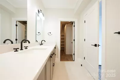 1302 E 10th Street E, Charlotte, NC 28204 - Photo 32